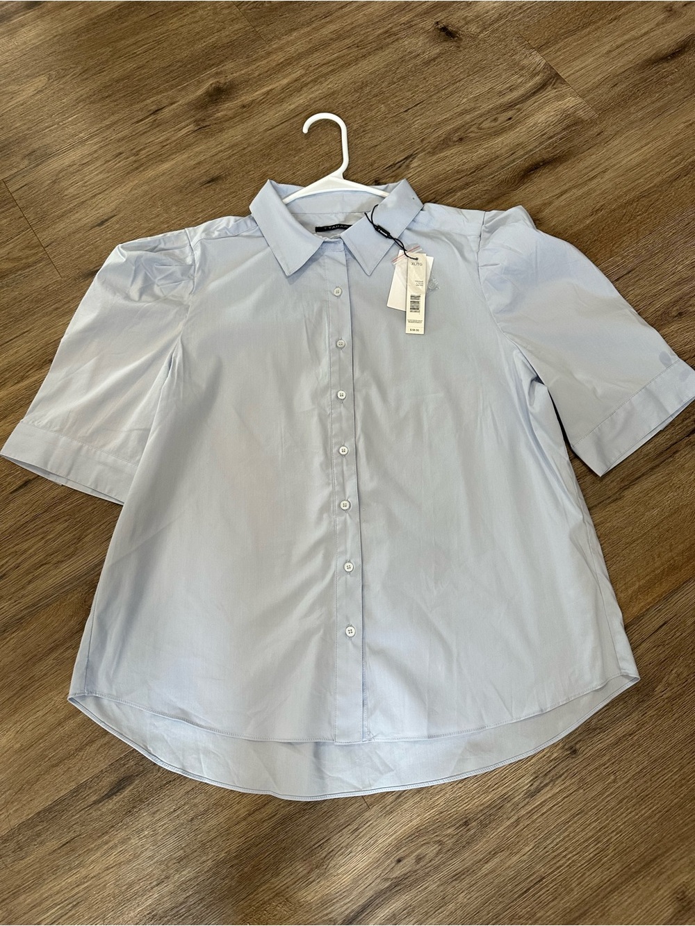 T Tahari Pale Blue Short Sleeve Button Front Shirt